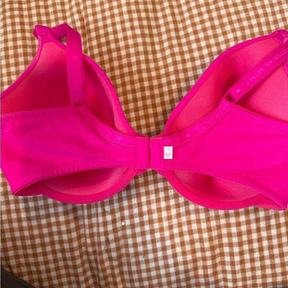 Victoria’s Secret Fuchsia Pink Underwire Bra - Picture 5 of 5